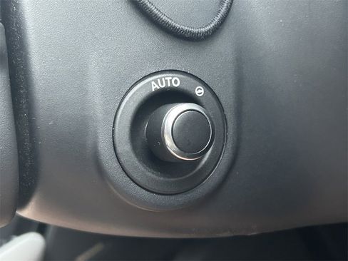 Used 2025 Land Rover Range Rover Velar Dynamic SE image 32