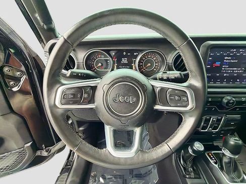 Used 2018 Jeep Wrangler Unlimited Sahara AWD/4WD image 11