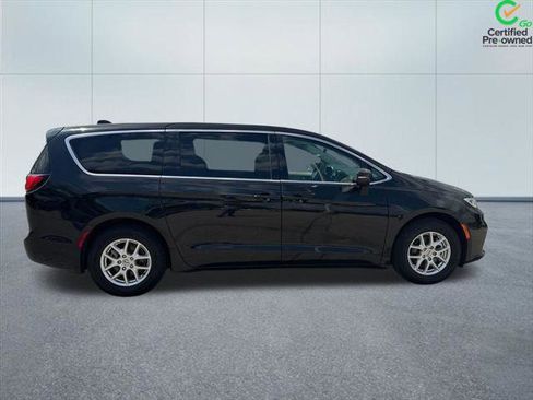 Certified 2023 Chrysler Pacifica Touring-L FWD image 7