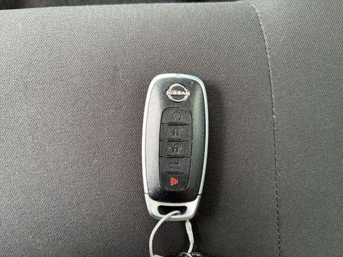 Used 2025 Nissan Rogue SV FWD image 21