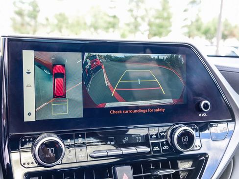 Used 2023 Toyota Highlander Platinum image 31