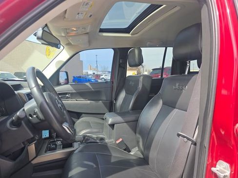 Used 2012 Jeep Liberty Limited Jet w/ Comfort/Convenience Group image 13