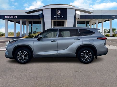 Used 2021 Toyota Highlander XLE image 7