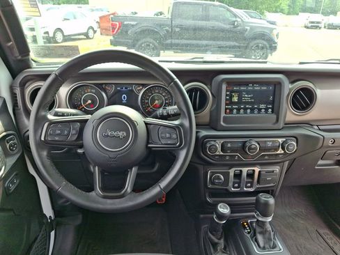 Used 2022 Jeep Wrangler Sport AWD/4WD image 2
