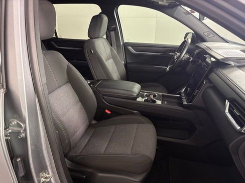 Used 2025 GMC Acadia Elevation image 46