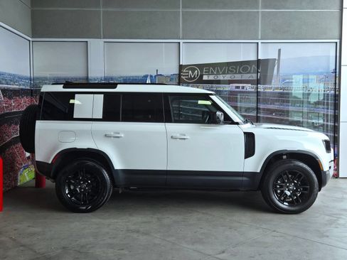 Used 2025 Land Rover Defender 110 S AWD/4WD image 4