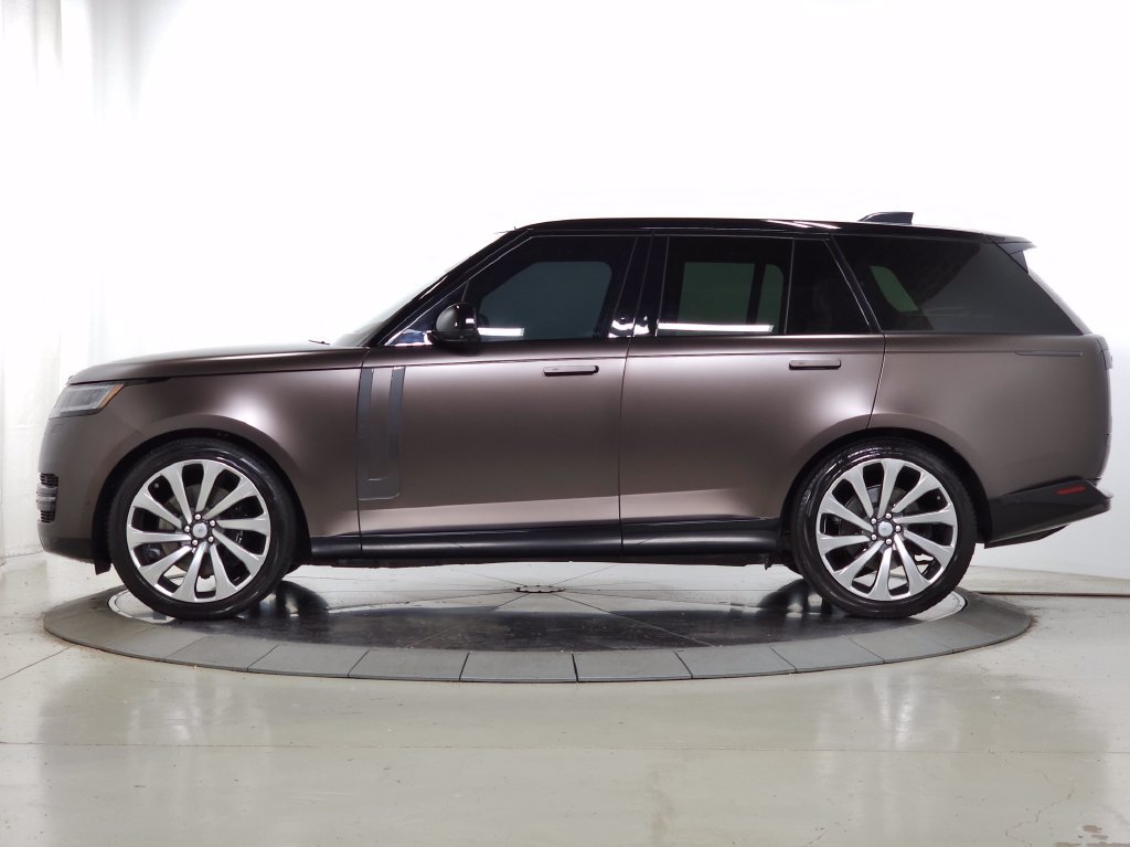 Used 2023 Land Rover Range Rover SE AWD/4WD image 2