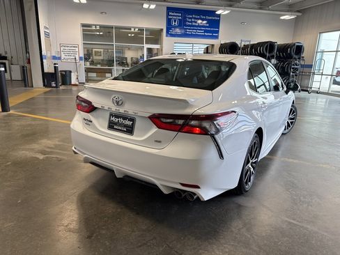 Used 2022 Toyota Camry SE image 5