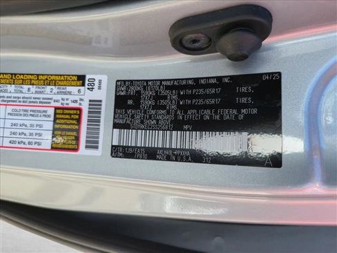 Used 2025 Toyota Sienna XLE FWD image 25