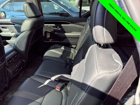 Certified 2025 Honda Pilot Touring image 12