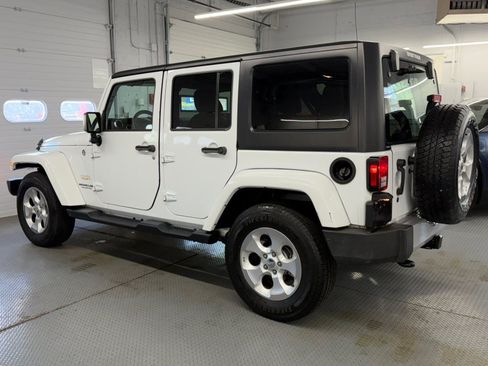 Used 2015 Jeep Wrangler Unlimited Sahara w/ Dual Top Group AWD/4WD image 11