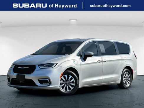 Used 2023 Chrysler Pacifica Touring-L FWD image 1
