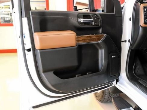 Used 2020 Chevrolet Silverado 3500 High Country image 44