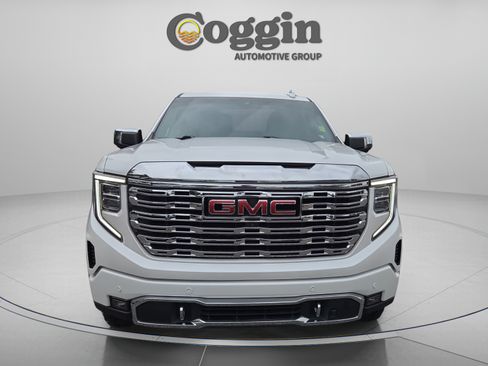 Used 2023 GMC Sierra 1500 Denali w/ Denali Reserve Package AWD/4WD image 8