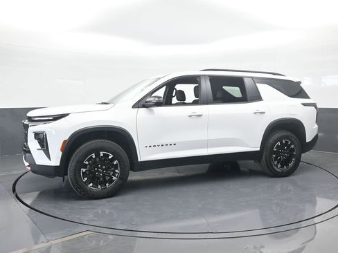 Used 2024 Chevrolet Traverse Z71 w/ Enhanced Driving Package image 2