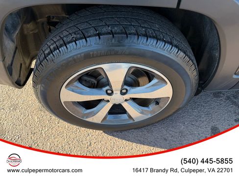 Used 2019 Jeep Cherokee Limited w/ Technology Group image 29