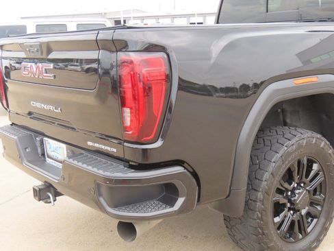 Used 2023 GMC Sierra 2500 Denali w/ Denali Black Diamond Edition AWD/4WD image 11
