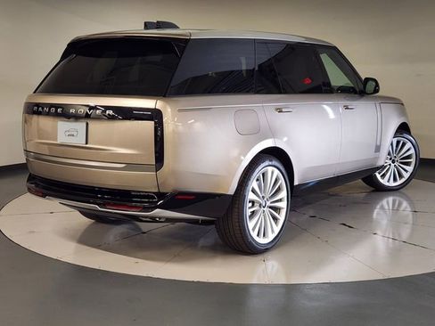 New 2026 Land Rover Range Rover Long Wheelbase SE image 2