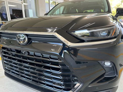 Used 2024 Toyota Grand Highlander Limited image 1