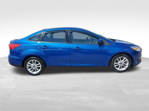 Used 2018 Ford Focus SE FWD image 3