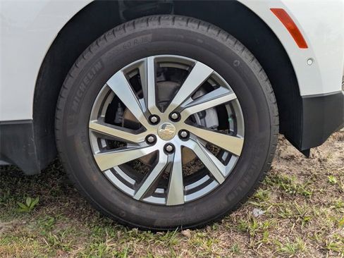 Used 2023 Chevrolet Equinox Premier image 11