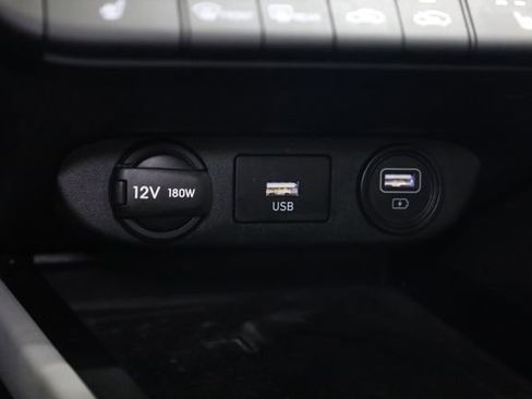 Used 2023 Hyundai Elantra Limited w/ Preferred Accessory Package image 24