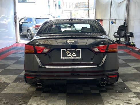 Used 2023 Nissan Altima 2.5 SV w/ SV Premium Package FWD image 4
