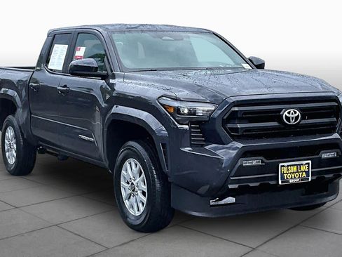 Used 2025 Toyota Tacoma SR5 AWD/4WD image 2