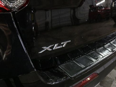 Used 2022 Ford Explorer XLT w/ Equipment Group 202A image 9