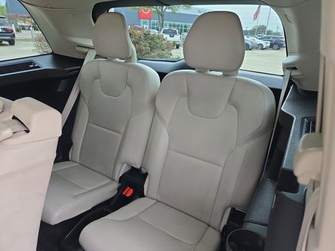 Used 2023 Volvo XC90 B6 Plus image 35