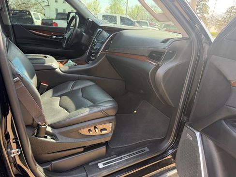 Used 2017 Cadillac Escalade ESV Premium Luxury image 19