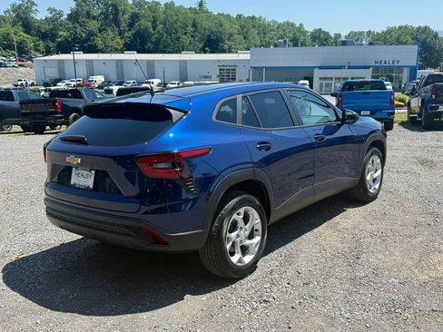 Used 2024 Chevrolet Trax LS w/ LS Convenience Package FWD image 6
