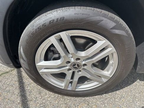 Used 2021 Mercedes-Benz GLB 250 4MATIC w/ Premium Package image 12