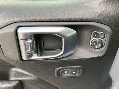 Used 2023 Jeep Gladiator Sport image 10