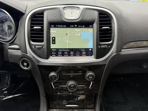 Used 2020 Chrysler 300 Limited image 26