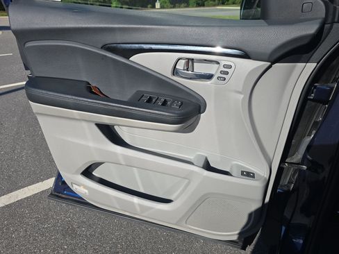 Used 2019 Honda Pilot Touring image 28