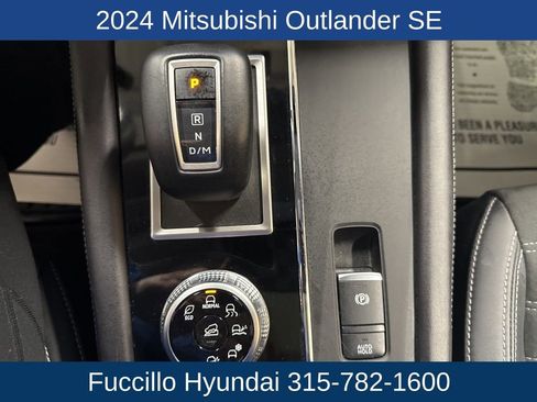 Used 2024 Mitsubishi Outlander SE image 24