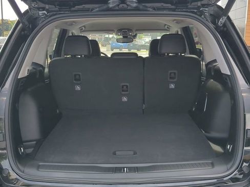 Used 2023 Jeep Grand Cherokee Limited w/ Black Appearance Package image 12