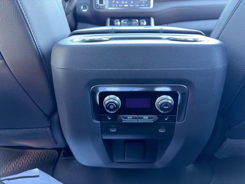 Used 2023 GMC Yukon XL Denali image 14