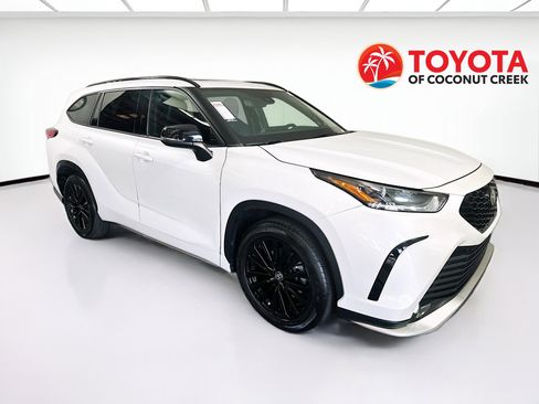 Used 2023 Toyota Highlander XSE image 1