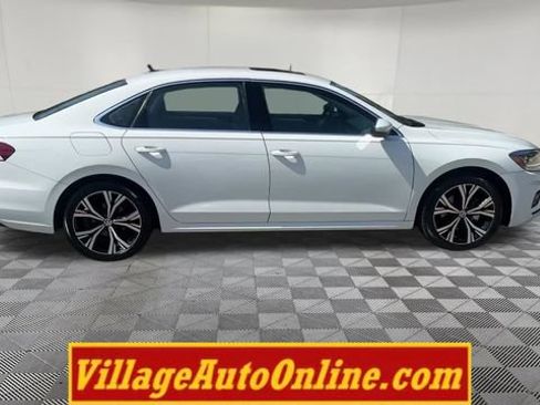 Used 2022 Volkswagen Passat 2.0T SE FWD image 44