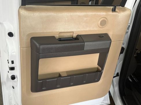 Used 2011 Ford F250 Lariat w/ Lariat Interior Pkg image 30