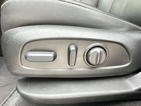 Certified 2023 GMC Acadia SLT FWD image 20