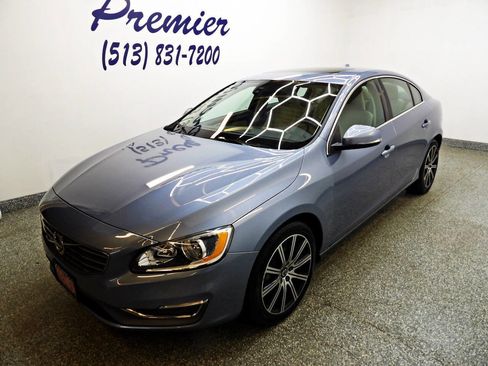 Used 2017 Volvo S60 T5 Inscription image 1