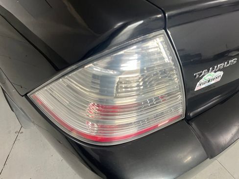 Used 2009 Ford Taurus SEL FWD image 40