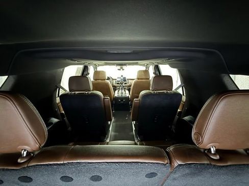 Used 2021 Chevrolet Suburban High Country w/ Premium Package AWD/4WD image 34
