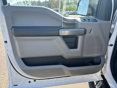 Used 2018 Ford F150 XLT w/ Equipment Group 302A Luxury image 11