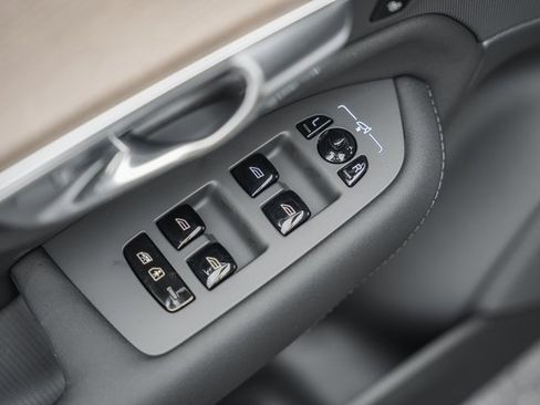 New 2026 Volvo XC90 B6 Plus w/ Protection Package Premier image 39