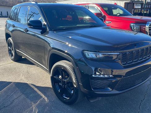 Used 2024 Jeep Grand Cherokee Limited w/ Black Appearance Package image 2