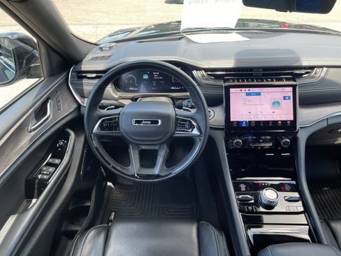 Used 2022 Jeep Grand Cherokee Overland w/ Advanced Protech Group III AWD/4WD image 16
